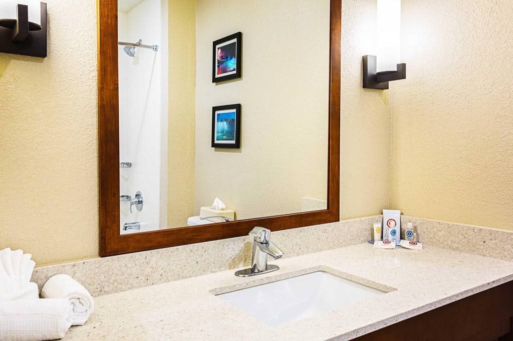 Comfort Inn & Suites | restaurant | 6115 Niagara Falls Blvd, Niagara Falls, NY 14304, USA | 7165242727 OR +1 716-524-2727