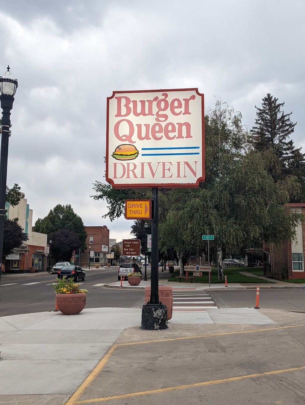 Burger Queen Drive In | restaurant | 109 S F St, Lakeview, OR 97630, USA | 5419473677 OR +1 541-947-3677