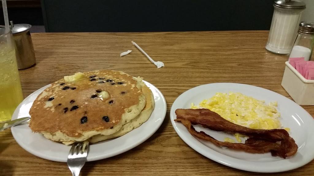 Bert & Bettys Kitchen | restaurant | 9 1st St, Fillmore, IN 46128, USA | 7652466124 OR +1 765-246-6124