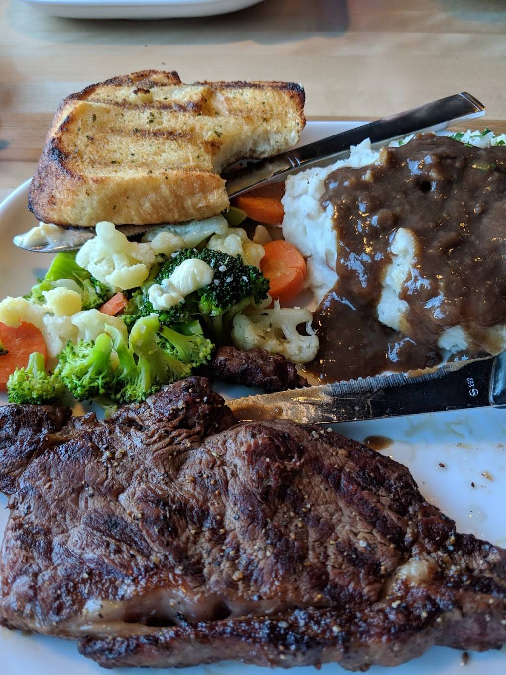 Boston Pizza | restaurant | 1108B Pembroke St E, Pembroke, ON K8A 8P7, Canada | 6137358778 OR +1 613-735-8778