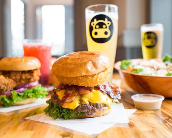 Basic Burger | restaurant | 1101 S Joyce St, Arlington, VA 22202, USA | 7032489333 OR +1 703-248-9333