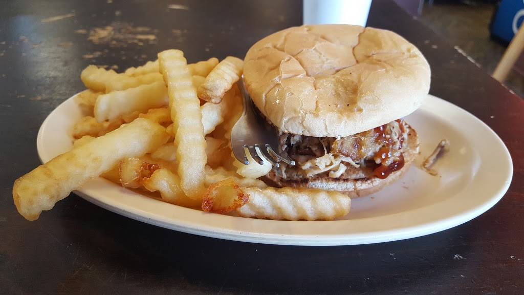 Chucks BBQ | restaurant | 1420 S Park Ave, Herrin, IL 62948, USA | 6189886566 OR +1 618-988-6566
