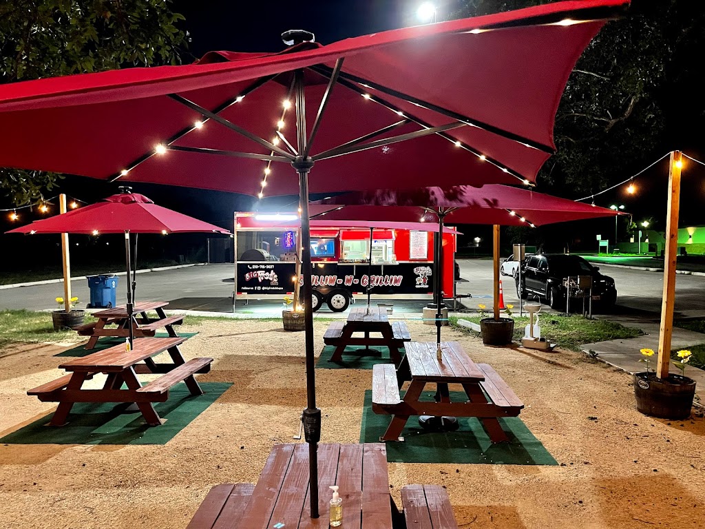 Big Freds BBQ | restaurant | 15861 I-35 Frontage Rd, Selma, TX 78154, USA | 2107163637 OR +1 210-716-3637