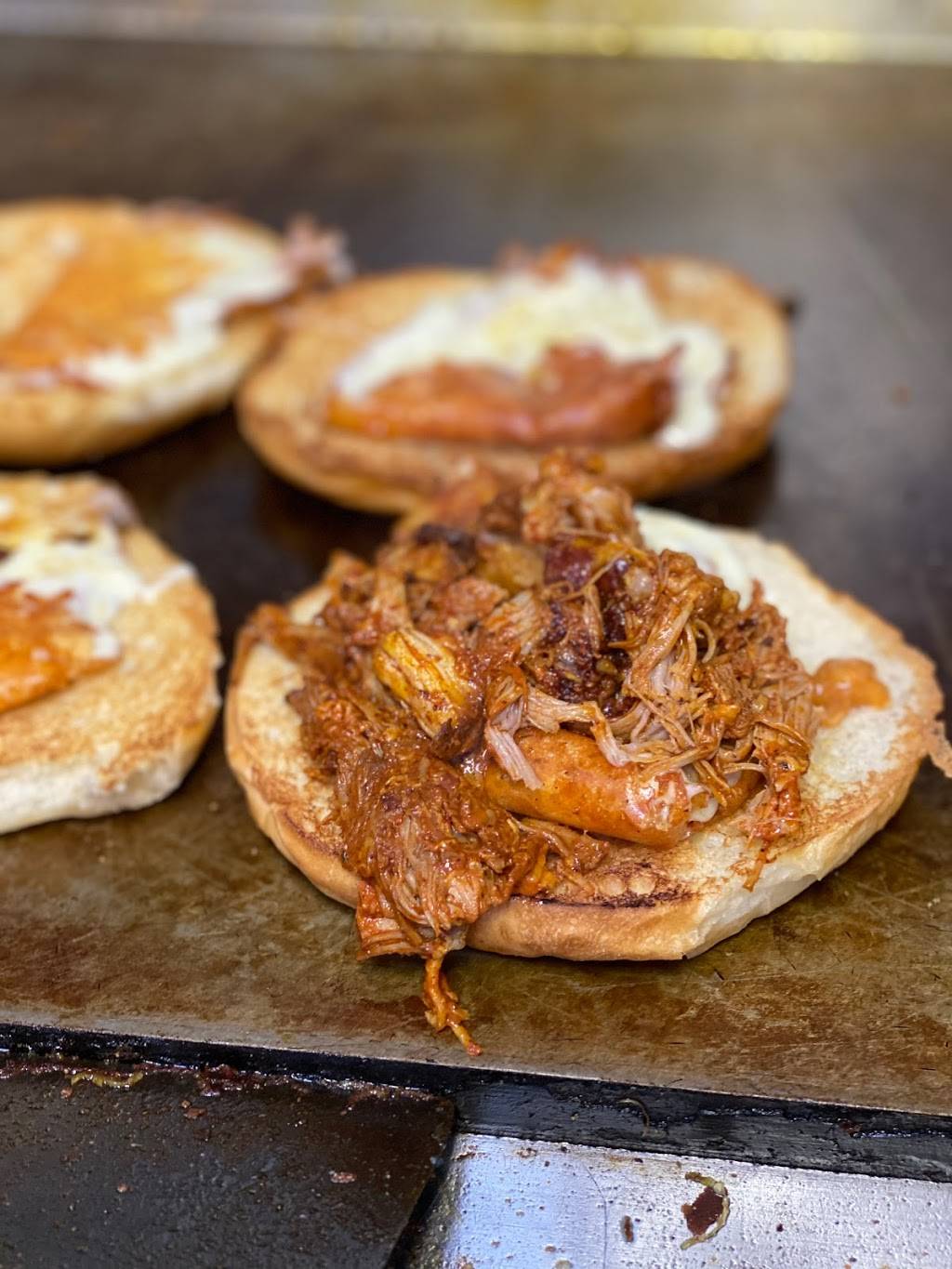 Azteca Taco Truck | restaurant | 2012 W College Ave, Milwaukee, WI 53221, USA | 4147128212 OR +1 414-712-8212