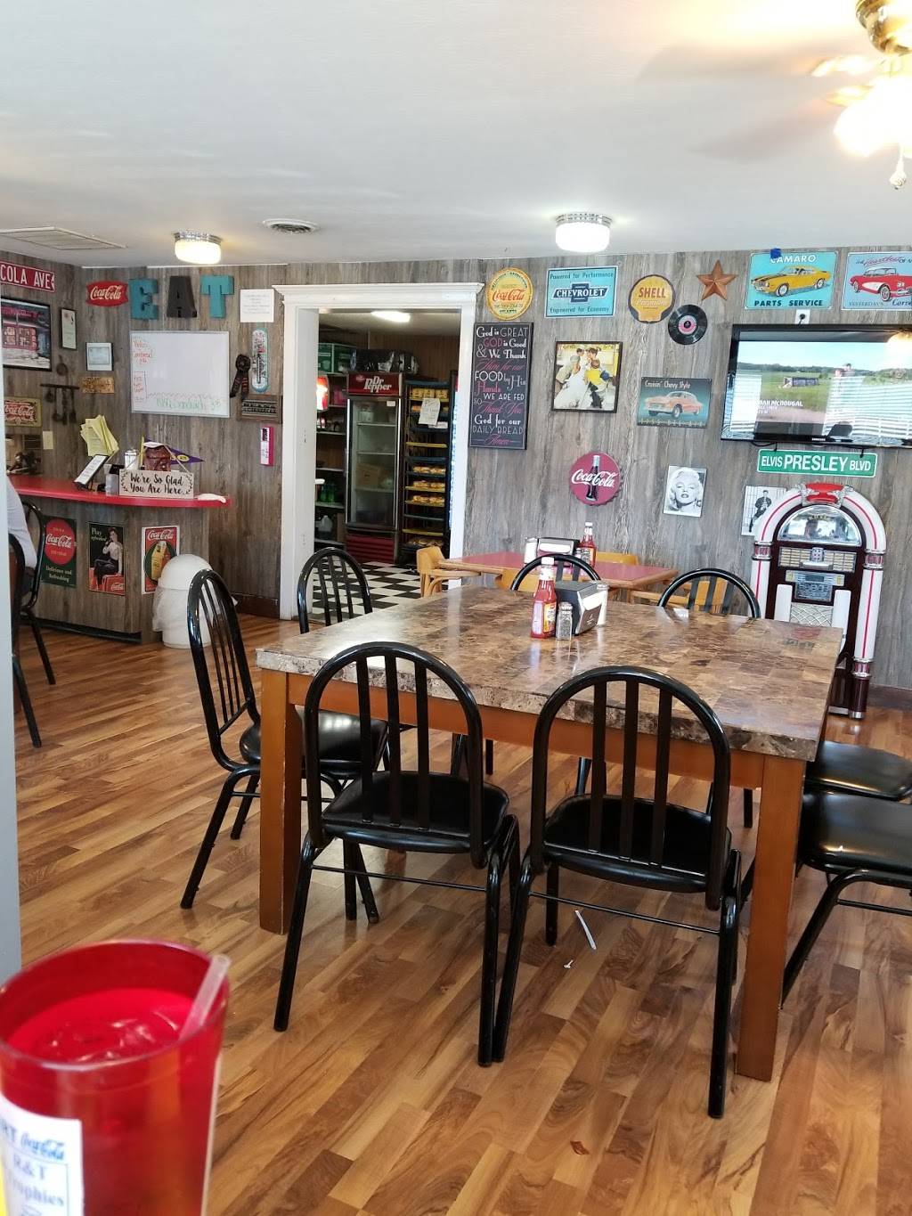 Dairy Mart | restaurant | 107 N Smith St, Jamestown, TN 38556, USA | 9318798904 OR +1 931-879-8904