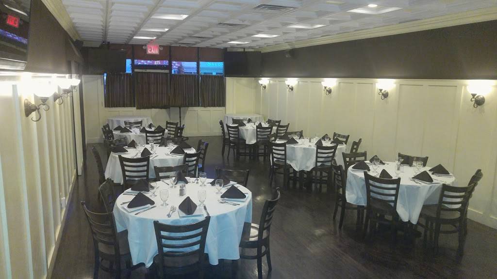 Trotters Bar & Grill | restaurant | 1050 Hempstead Turnpike, Franklin Square, NY 11010, USA | 5163555681 OR +1 516-355-5681