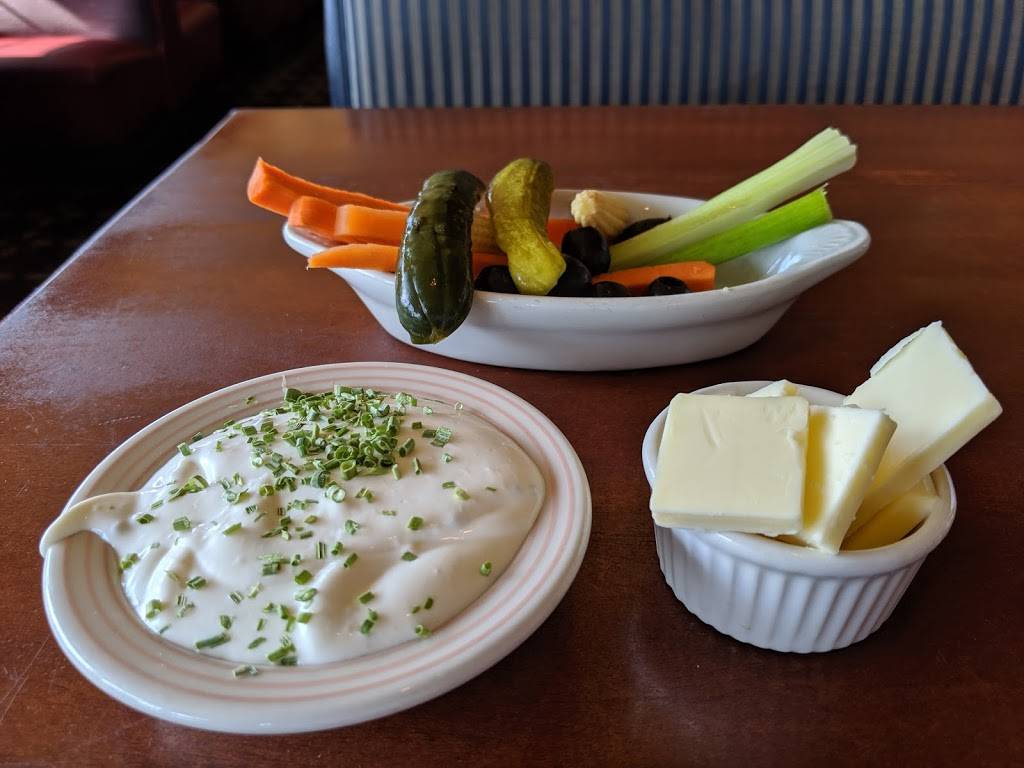 Saylers Old Country Kitchen | restaurant | 10519 SE Stark St, Portland, OR 97216, USA | 5032524171 OR +1 503-252-4171