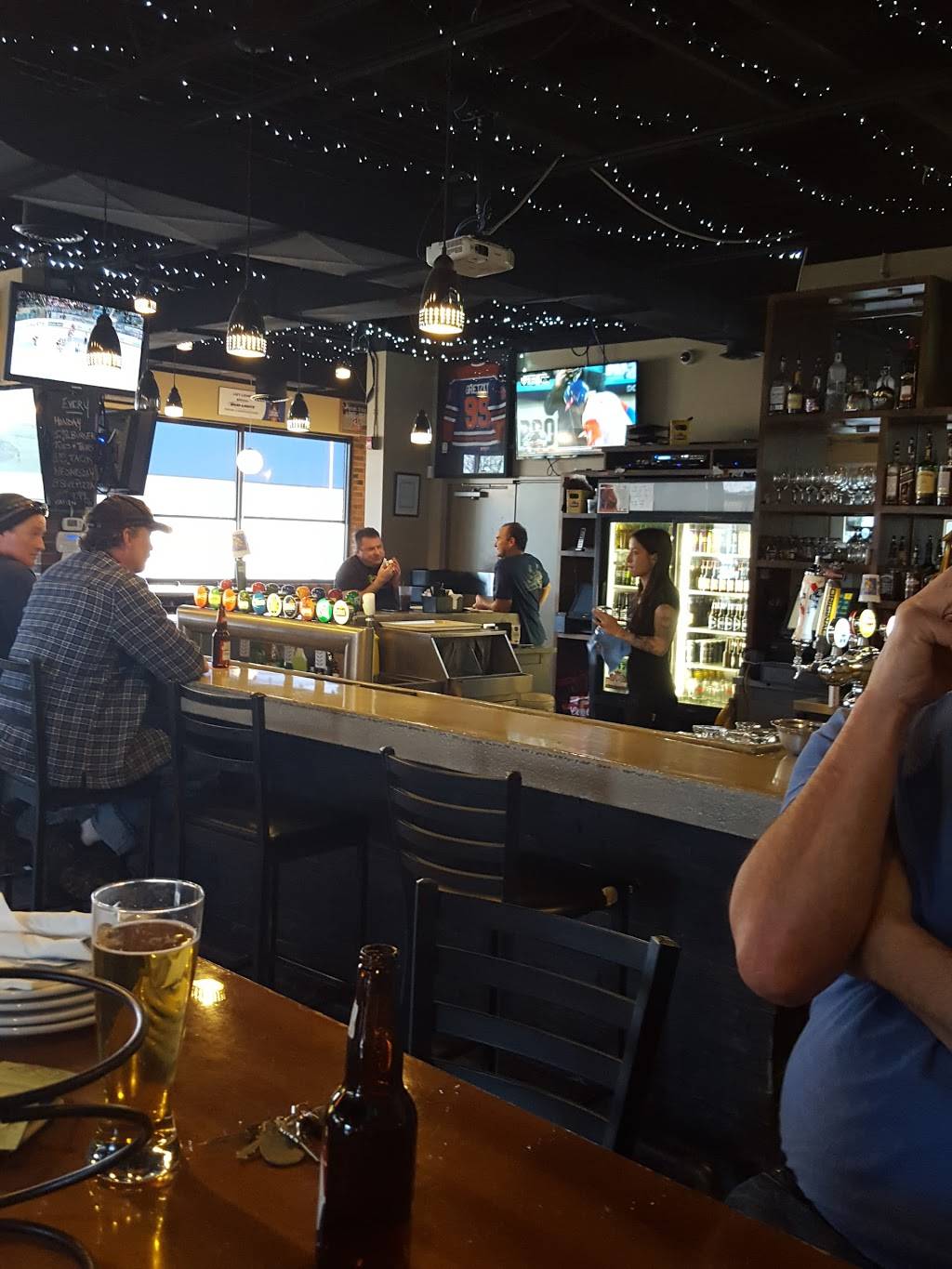 Lazy Lizard | restaurant | 396 Ontario St, St. Catharines, ON L2R 5L8, Canada | 9059379817 OR +1 905-937-9817