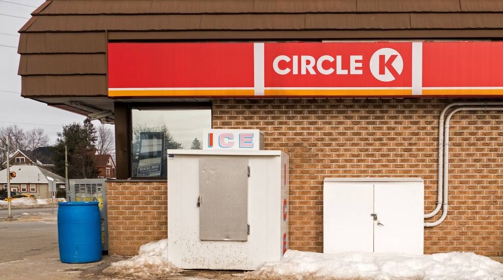 Circle K | meal takeaway | 201 Brockville St, Smiths Falls, ON K7A 3Z3, Canada | 6132835044 OR +1 613-283-5044