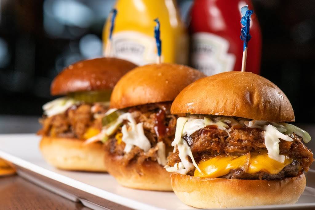 Mug Pub | restaurant | 13839 19 Mile Rd, Sterling Heights, MI 48313, USA | 5864224444 OR +1 586-422-4444