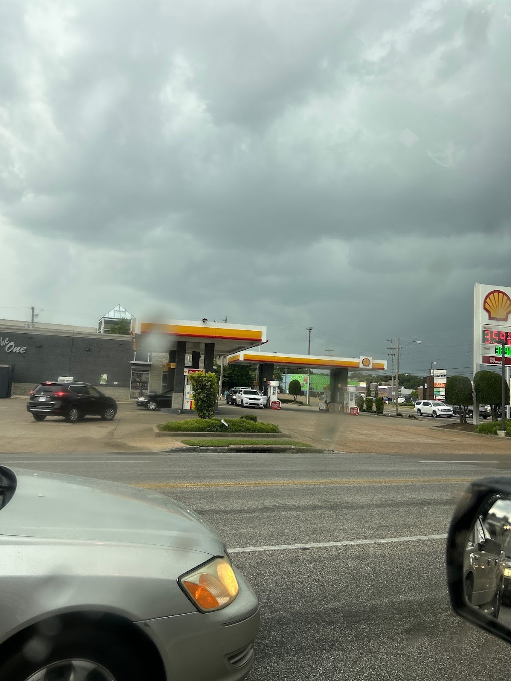 Shell | restaurant | 4585 Poplar Ave, Memphis, TN 38117, USA | 4047860129 OR +1 404-786-0129