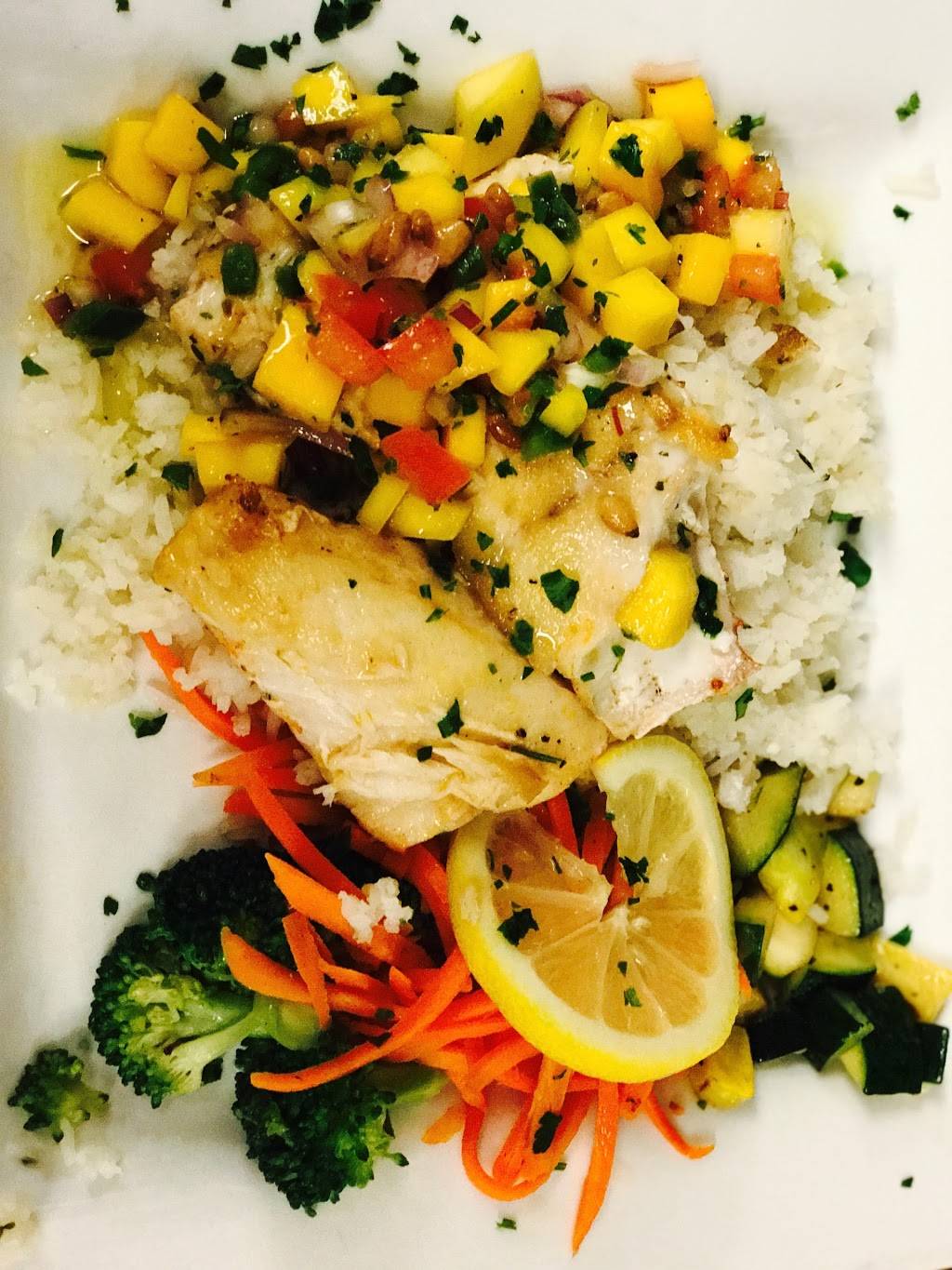 Lukes on Front | restaurant | 28693 Old Town Front St #402, Temecula, CA 92590, USA | 9516999900 OR +1 951-699-9900