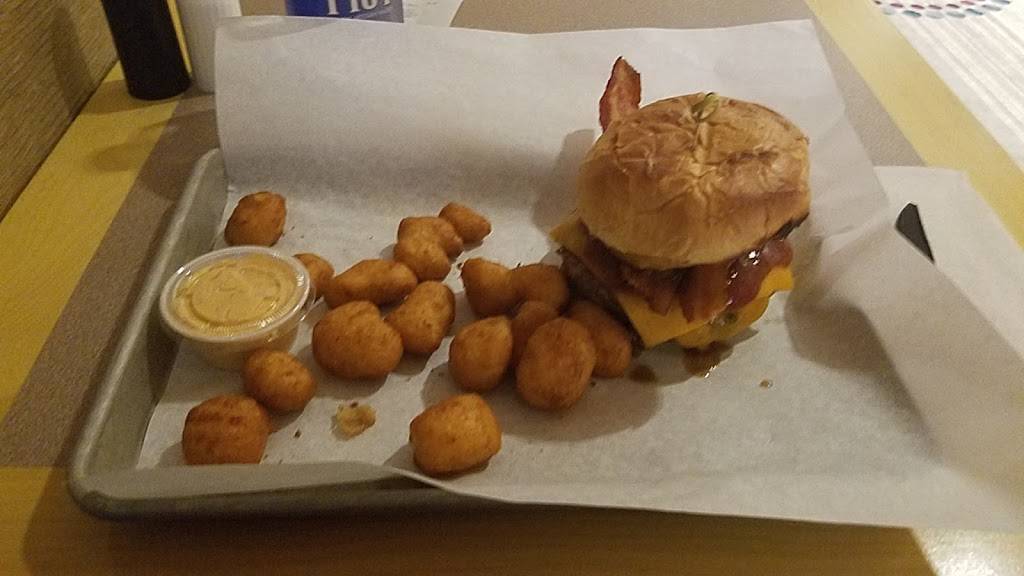 Cross Street Grill | restaurant | 151 N Joliet St, Joliet, IL 60432, USA | 8157407800 OR +1 815-740-7800