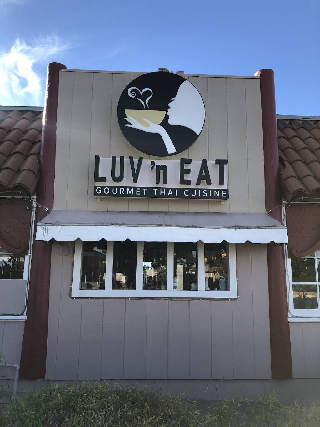 Luv n Eat Thai Cuisine | restaurant | 217 Arneill Rd, Camarillo, CA 93010, USA | 8054828009 OR +1 805-482-8009