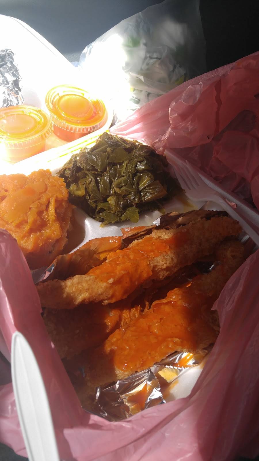 The Family | restaurant | 6300 S Figueroa St, Los Angeles, CA 90003, USA | 3238268943 OR +1 323-826-8943