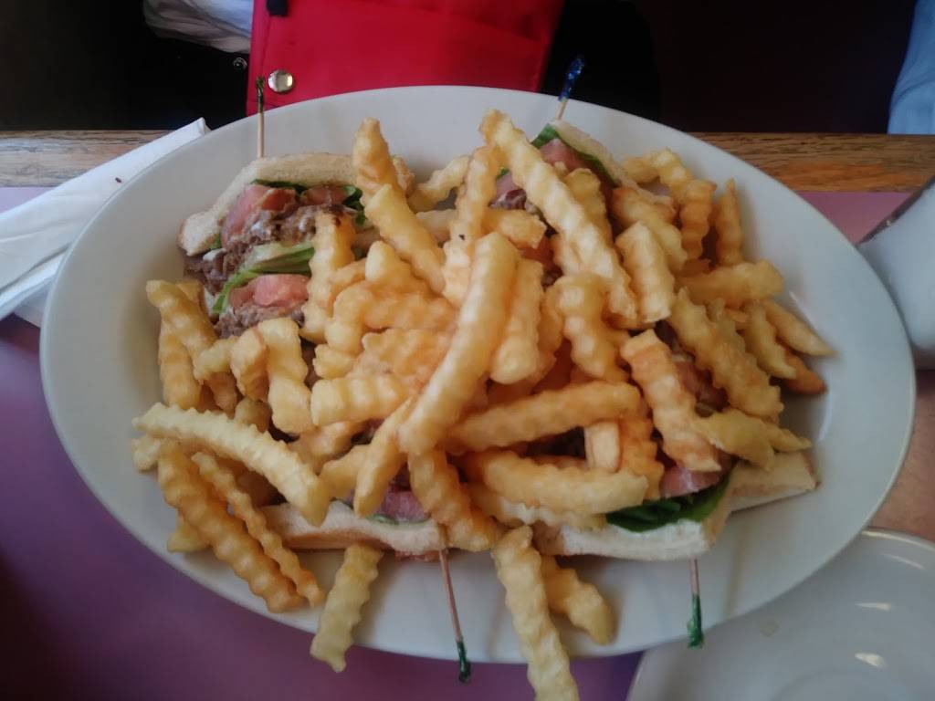 J&J family restaurant | restaurant | 3268 Kensington Ave, Philadelphia, PA 19134, USA | 2154258881 OR +1 215-425-8881