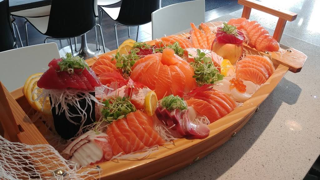 Rollian Sushi | restaurant | 660 Eglinton Ave E, East York, ON M4G 2K2, Canada | 4164894303 OR +1 416-489-4303