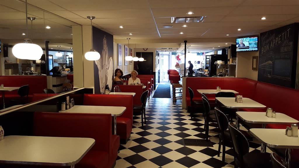 The Donlands Diner | restaurant | 417 Donlands Ave, East York, ON M4J 3S3, Canada | 4164218500 OR +1 416-421-8500