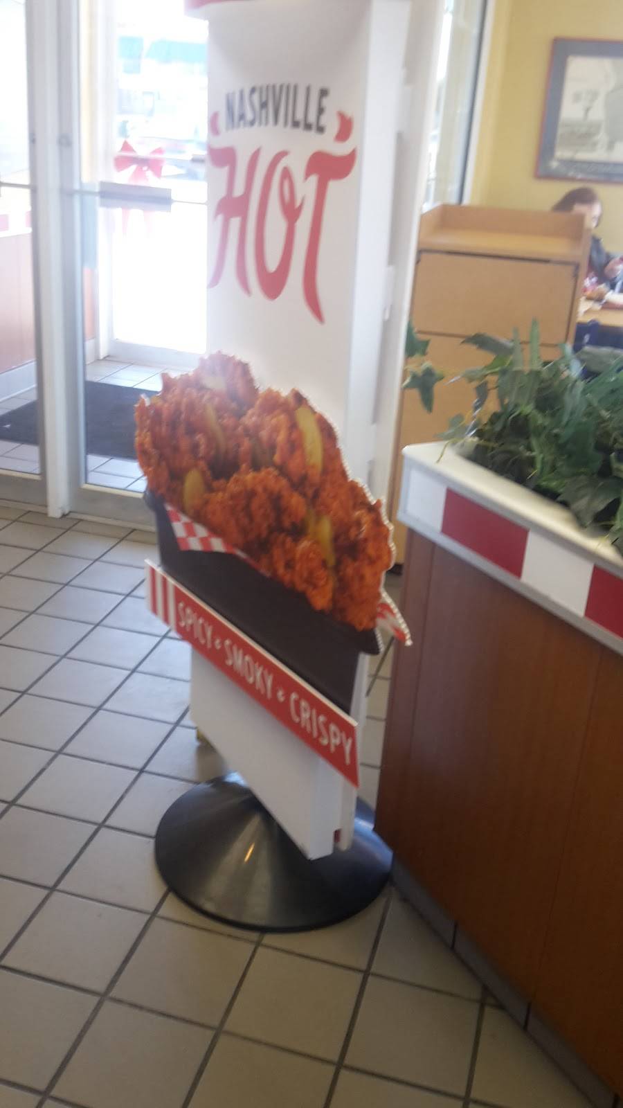 KFC | restaurant | 253 W McIntyre St, Mullins, SC 29574, USA | 8434646299 OR +1 843-464-6299