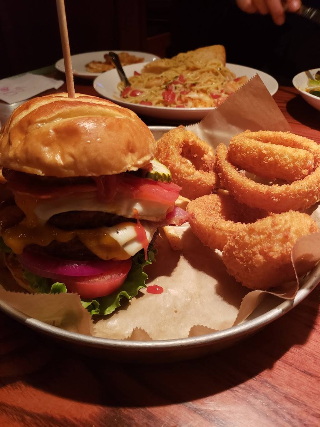 Uno Chicago Grill | restaurant | W3254 Van Roy Rd, Appleton, WI 54915, USA | 9207312111 OR +1 920-731-2111