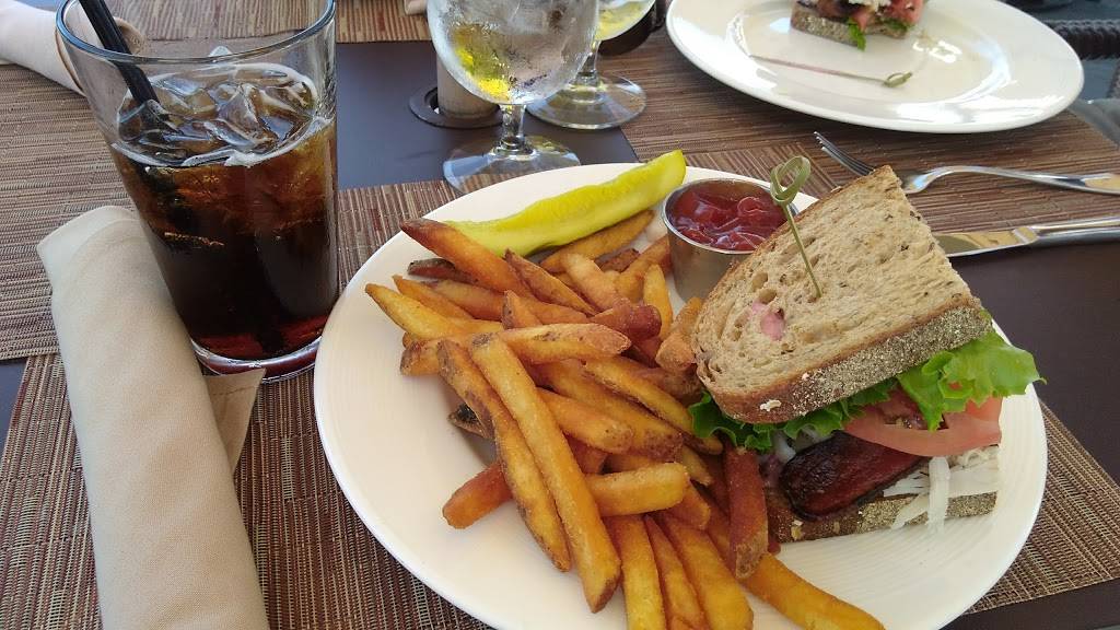 Oak Hill Country Club | restaurant | 840 Oak Hill Rd, Fitchburg, MA 01420, USA | 9783422717 OR +1 978-342-2717