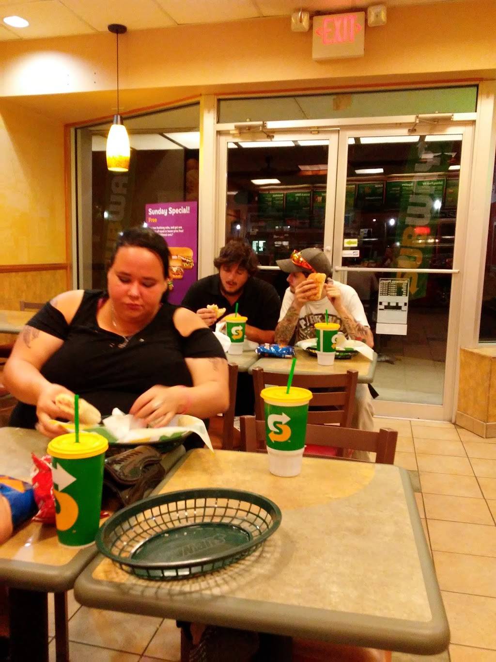 Subway | restaurant | 20 Public Square, Elkton, KY 42220, USA | 2702655929 OR +1 270-265-5929