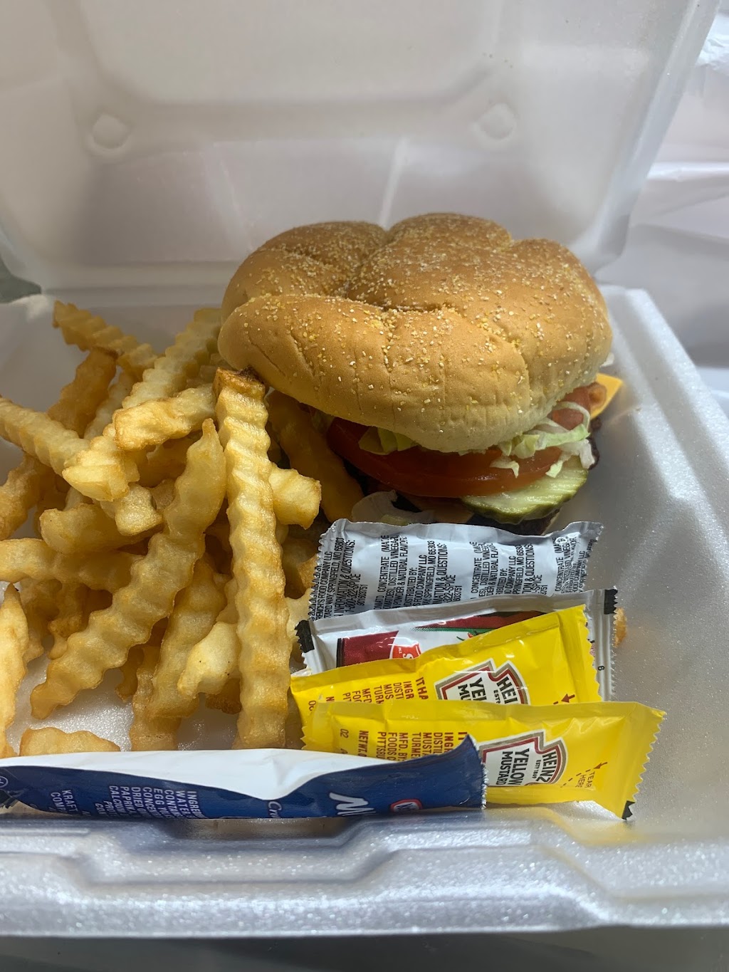 Michelles Munchies | restaurant | 402 Main St, Ashland, MT 59003, USA | 4067846066 OR +1 406-784-6066