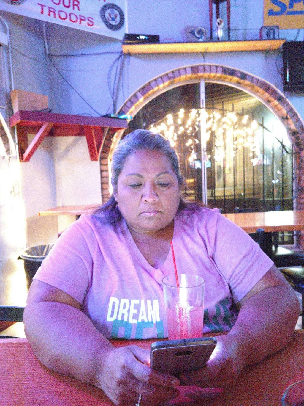 Goodys Sports Nutz Saloon | restaurant | 1311 S Detroit Ave, Toledo, OH 43614, USA | 4193809750 OR +1 419-380-9750