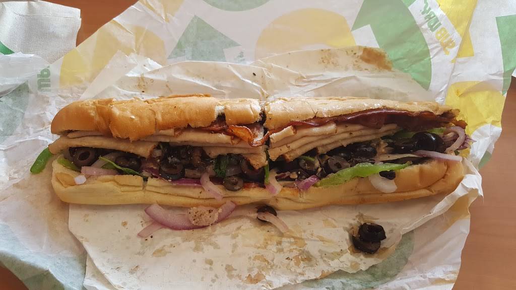 Subway | meal takeaway | 14639 Airline Hwy Suite 105, Gonzales, LA 70737, USA | 2253136323 OR +1 225-313-6323