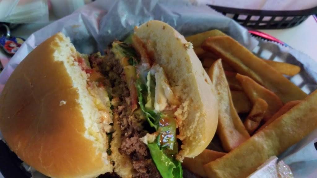 Mini Corral | restaurant | 1500 Main St, Alton, IL 62002, USA | 6184620400 OR +1 618-462-0400