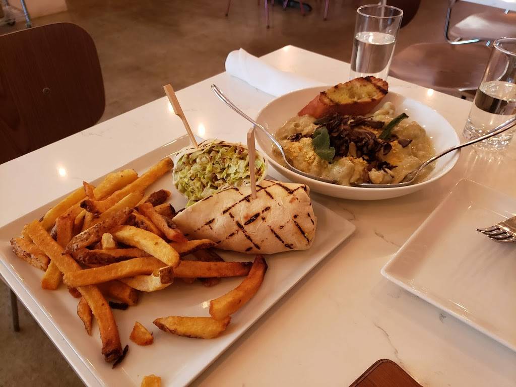 Community Restaurant | restaurant | 343 Kerr St, Oakville, ON L6K 3B7, Canada | 9055823581 OR +1 905-582-3581