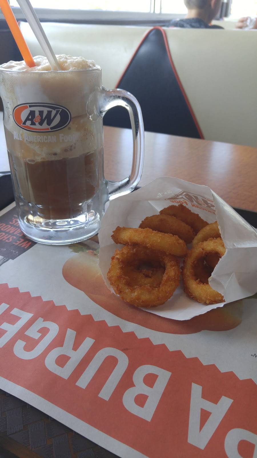 A&W Restaurant | restaurant | 1501 Main Ave, De Pere, WI 54115, USA | 9203300033 OR +1 920-330-0033