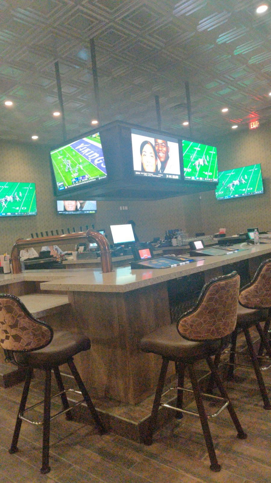 Village Pub | restaurant | 10150 S Rainbow Blvd, Las Vegas, NV 89178, USA | 7024457095 OR +1 702-445-7095