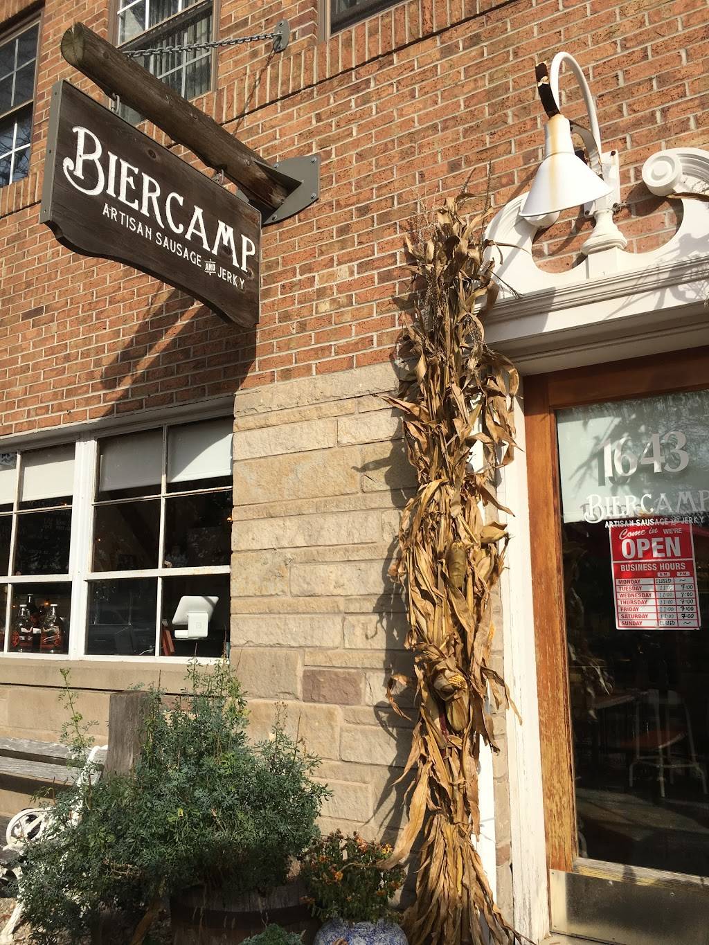 Biercamp | restaurant | 1643 S State St, Ann Arbor, MI 48104, USA | 7349952437 OR +1 734-995-2437