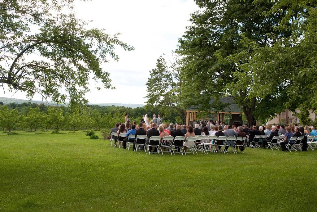 Apple Hill Farm | restaurant | 143 Joslin St, Leominster, MA 01453, USA | 9784667804 OR +1 978-466-7804