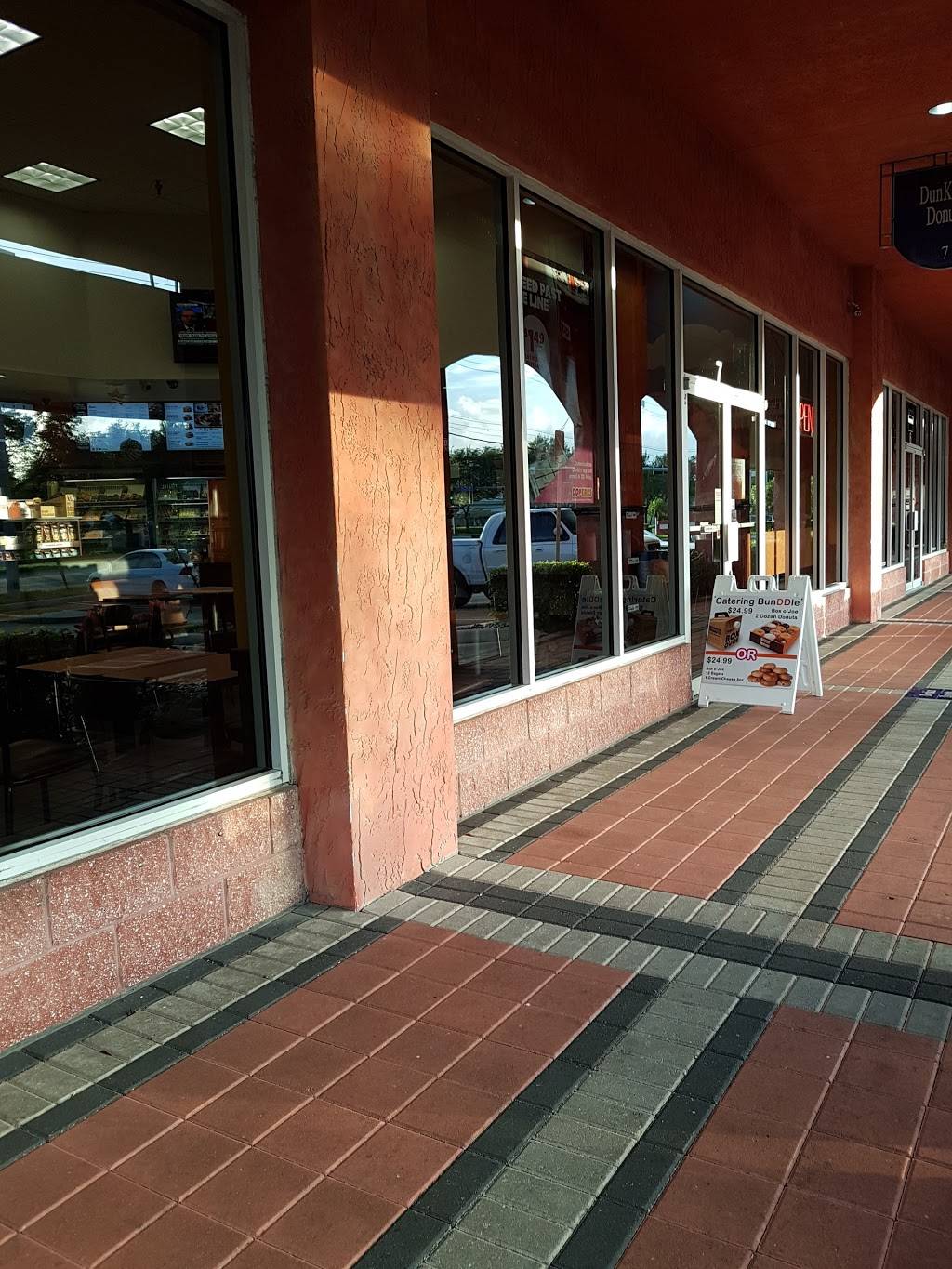 Dunkin | bakery | 2600 NW 87th Ave Unit 7, Miami, FL 33172, USA | 3056294401 OR +1 305-629-4401