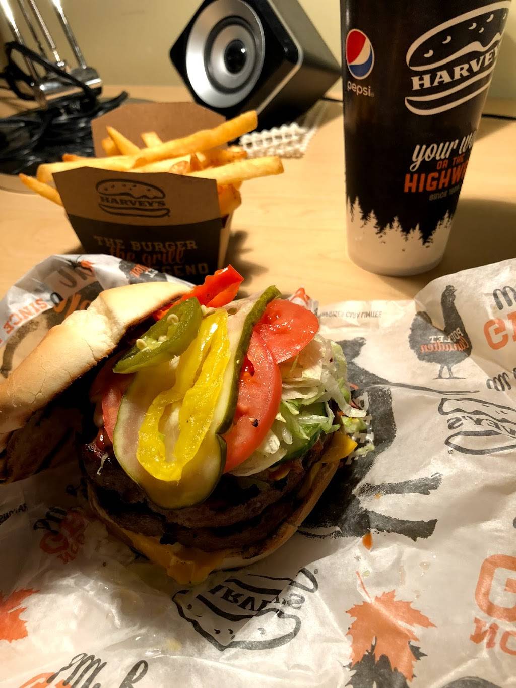Harveys | restaurant | 2360 Rue King Ouest, Sherbrooke, QC J1J 2E8, Canada | 8195650909 OR +1 819-565-0909