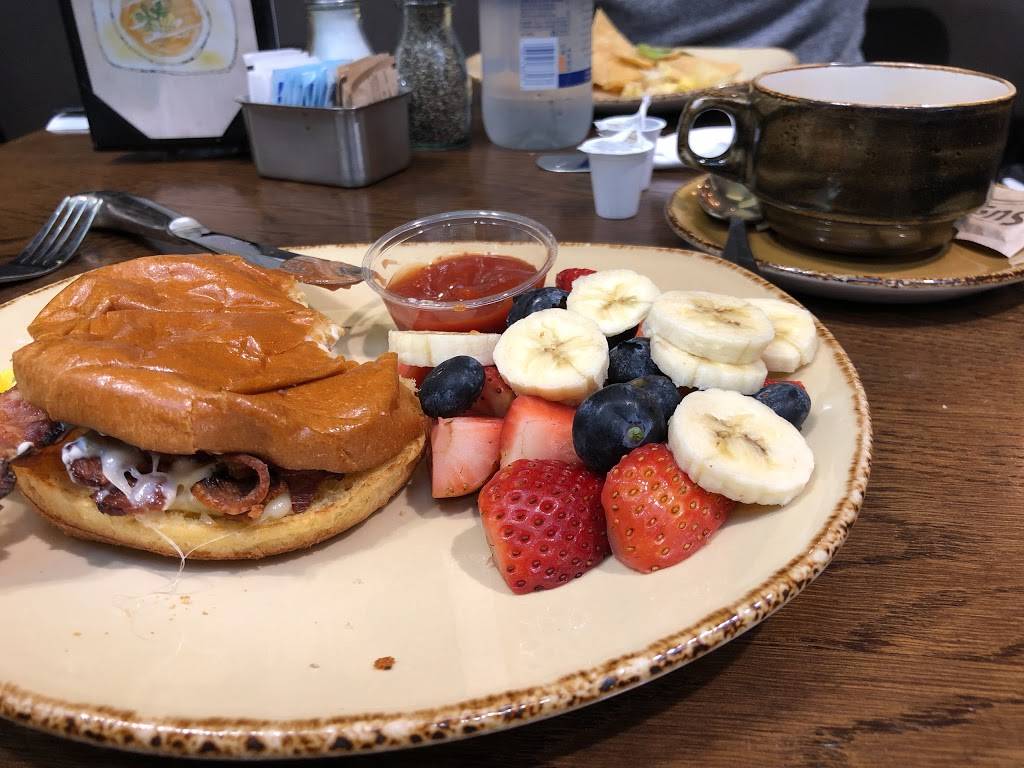 Fords Filling Station | restaurant | Los Angeles International Airport - Terminal 5, West Way, Los Angeles, CA 90045, USA | 2132350254 OR +1 213-235-0254