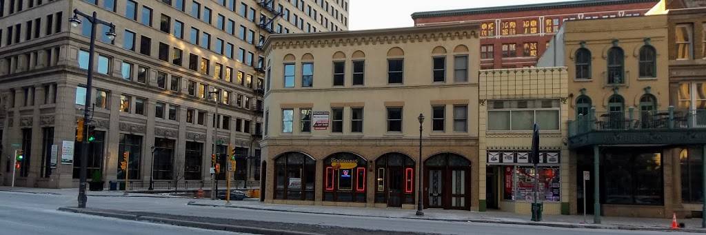 The Dogg Haus | restaurant | 755 N Water St, Milwaukee, WI 53202, USA | 4142262664 OR +1 414-226-2664