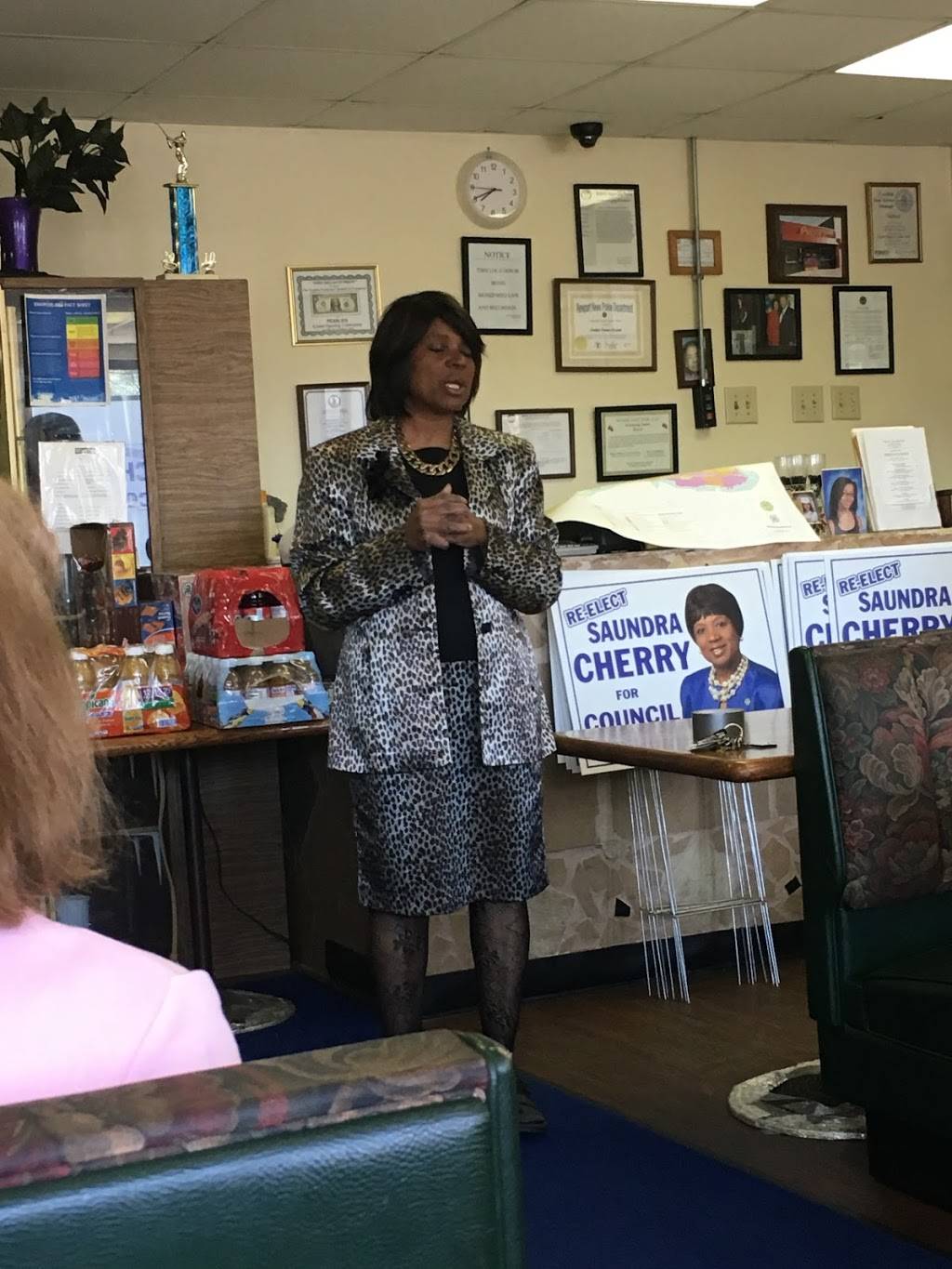 Pearlies Restaurant | restaurant | 2108 Jefferson Ave, Newport News, VA 23607, USA | 7573800650 OR +1 757-380-0650