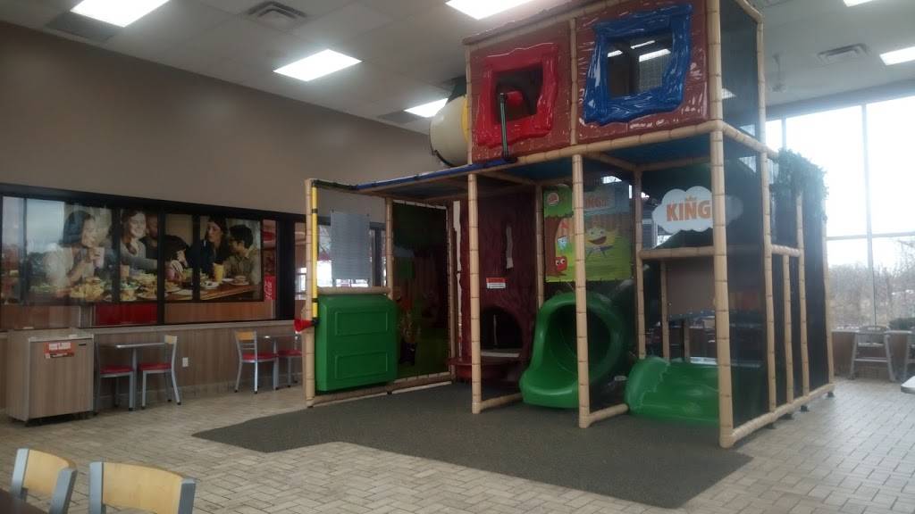 Burger King | restaurant | 555 W Morthland Dr, Valparaiso, IN 46385, USA | 2194641861 OR +1 219-464-1861