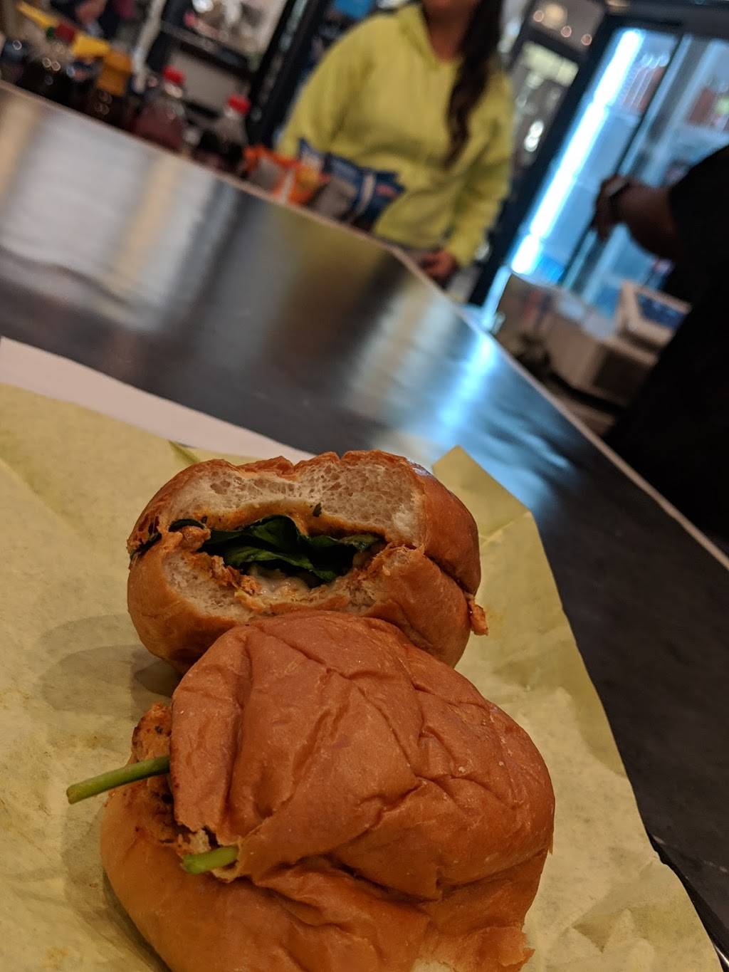 Broadway Grill | restaurant | 541 S Spring St #132, Los Angeles, CA 90013, USA | 2133725294 OR +1 213-372-5294