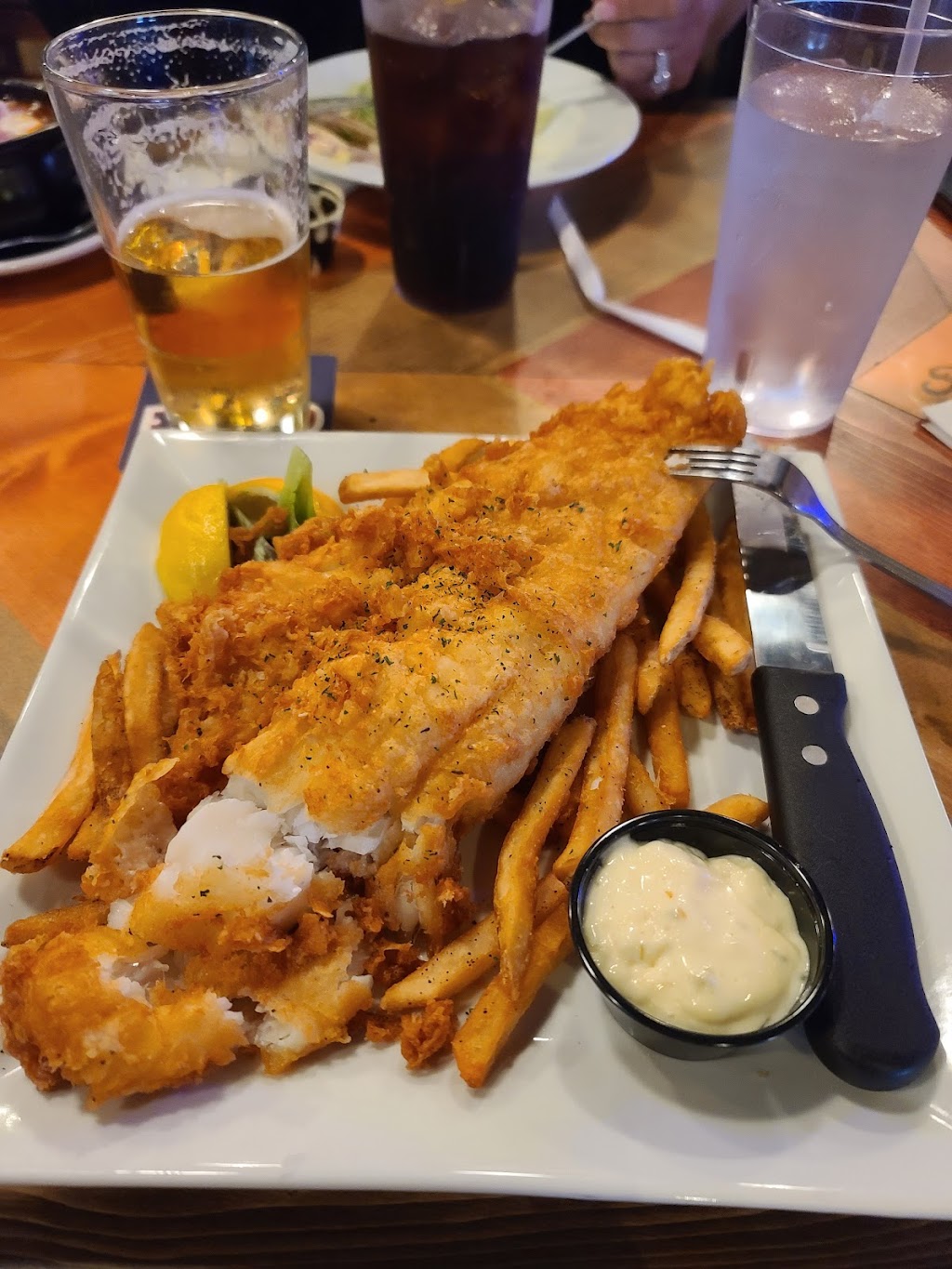 Fords Garage Novi | restaurant | 44175 W 12 Mile Rd f139, Novi, MI 48377, USA | 2482743673 OR +1 248-274-3673