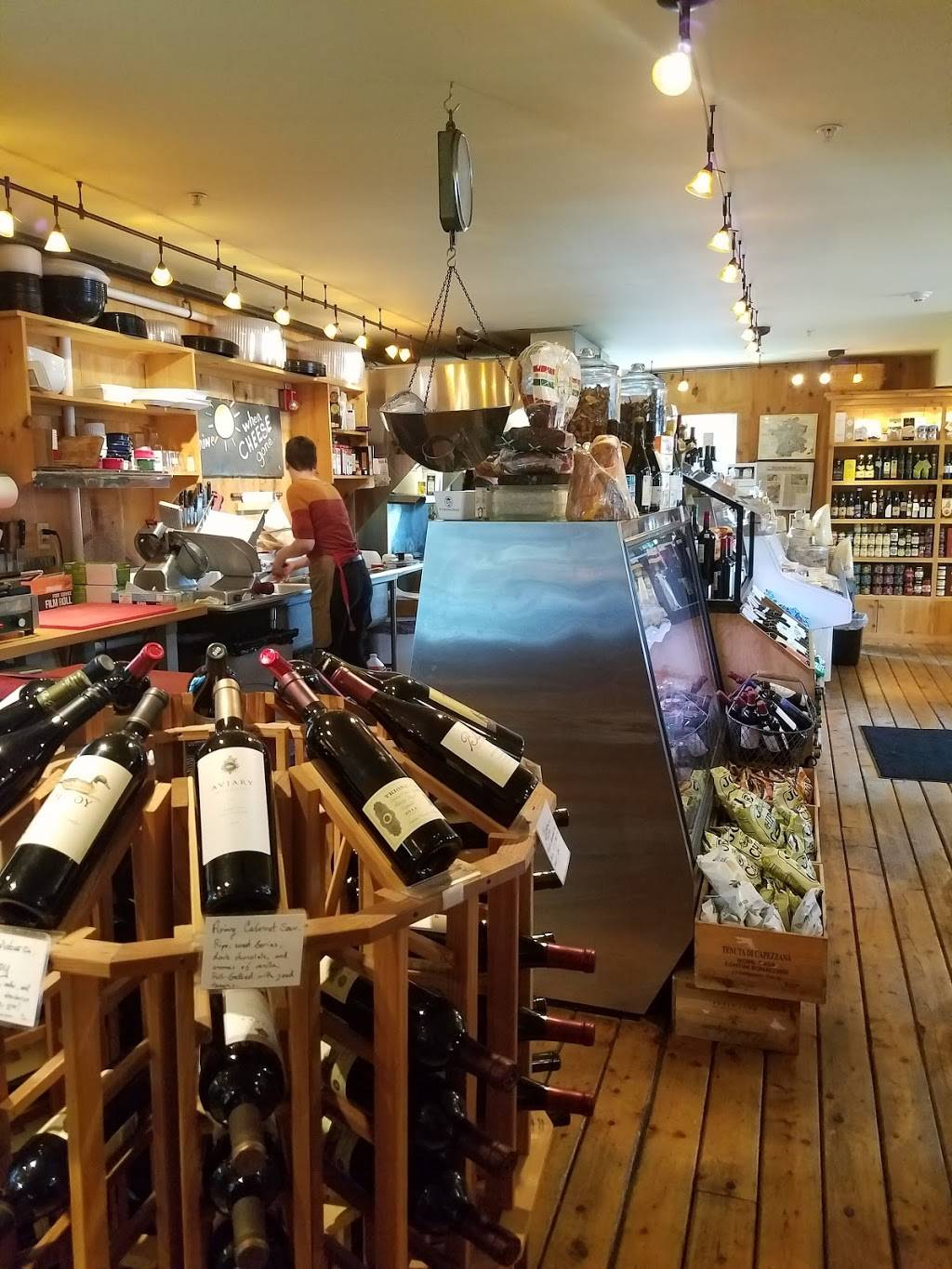 The Cheese Iron | restaurant | 200 US-1 ALT #300, Scarborough, ME 04074, USA | 2078834057 OR +1 207-883-4057