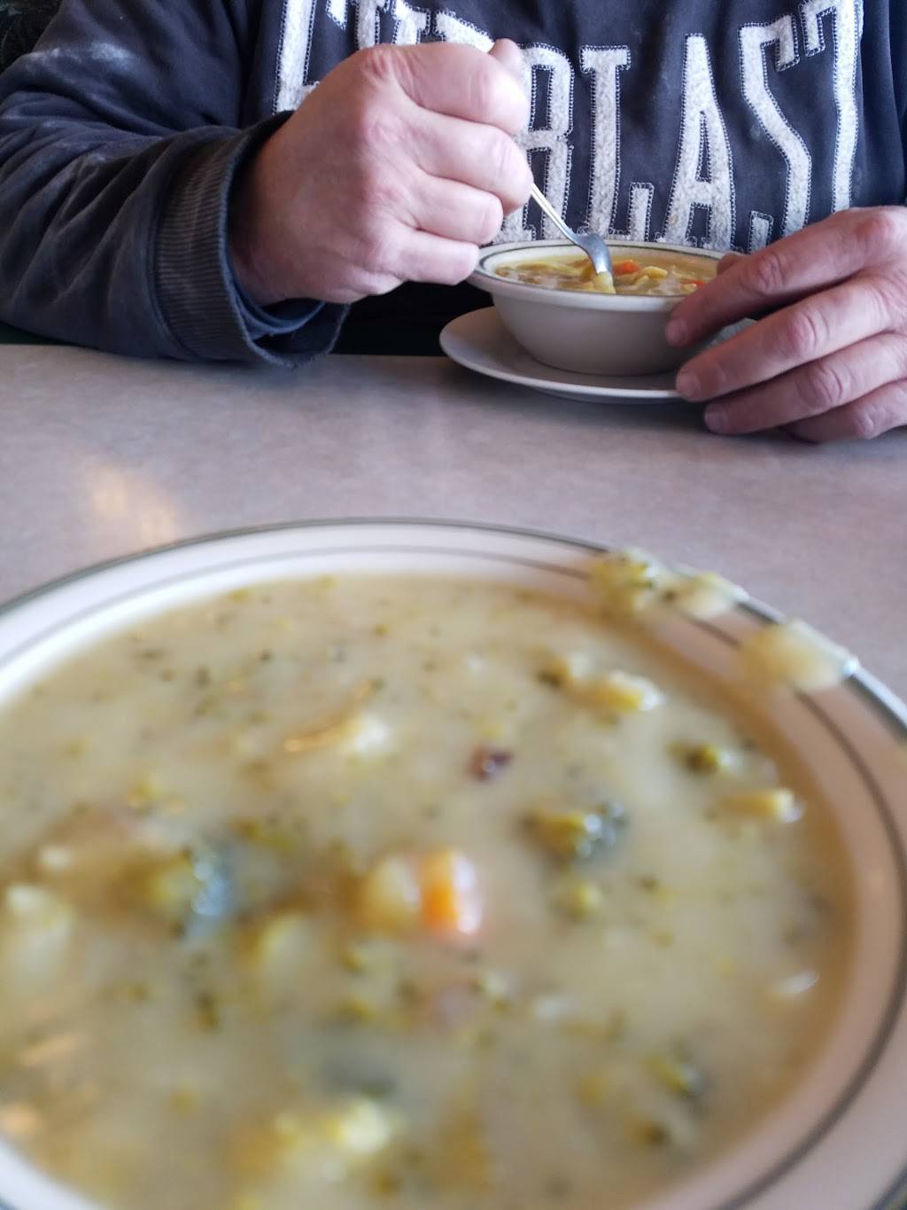 Roses Family Dining | restaurant | 31301 Harper Ave, St Clair Shores, MI 48082, USA | 5862969390 OR +1 586-296-9390