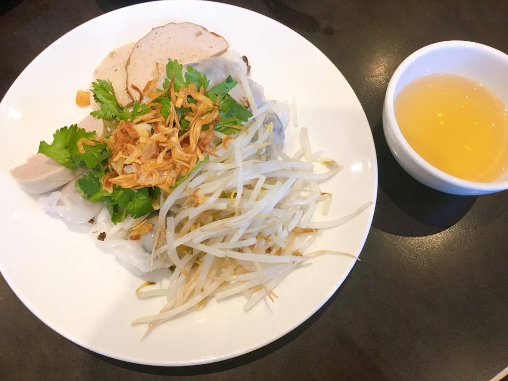 Pho Linh | restaurant | 1156 College St, Toronto, ON M6H 1B6, Canada | 4165163891 OR +1 416-516-3891