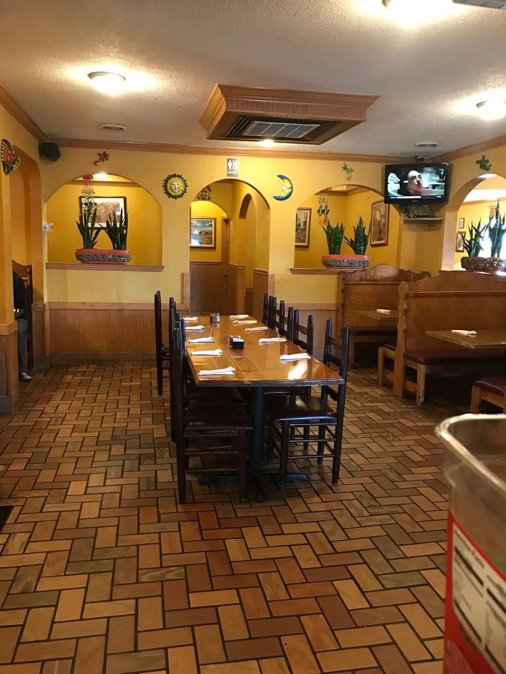 Cinco Amigos | restaurant | 1 N Willow Ave, Cookeville, TN 38501, USA | 9316464665 OR +1 931-646-4665
