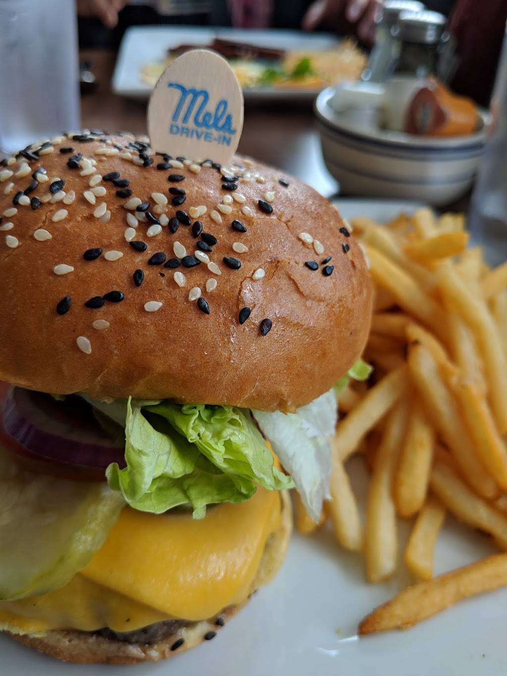 Mels Drive-in | restaurant | 1670 Lincoln Blvd, Santa Monica, CA 90404, USA | 3103920139 OR +1 310-392-0139