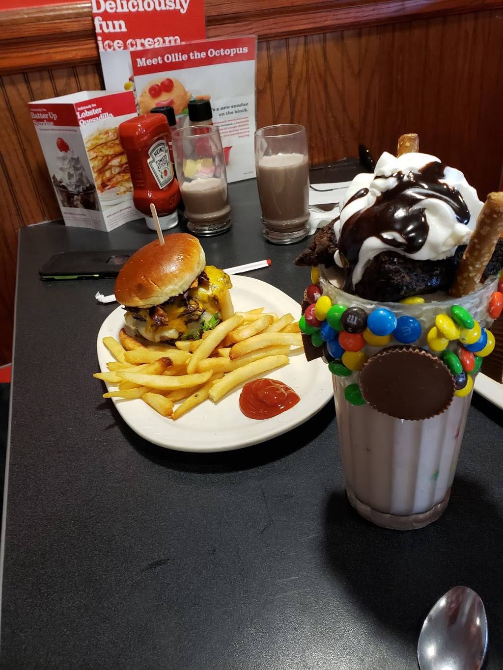 Friendlys | restaurant | 146 Church St, Pembroke, MA 02359, USA | 7818267840 OR +1 781-826-7840