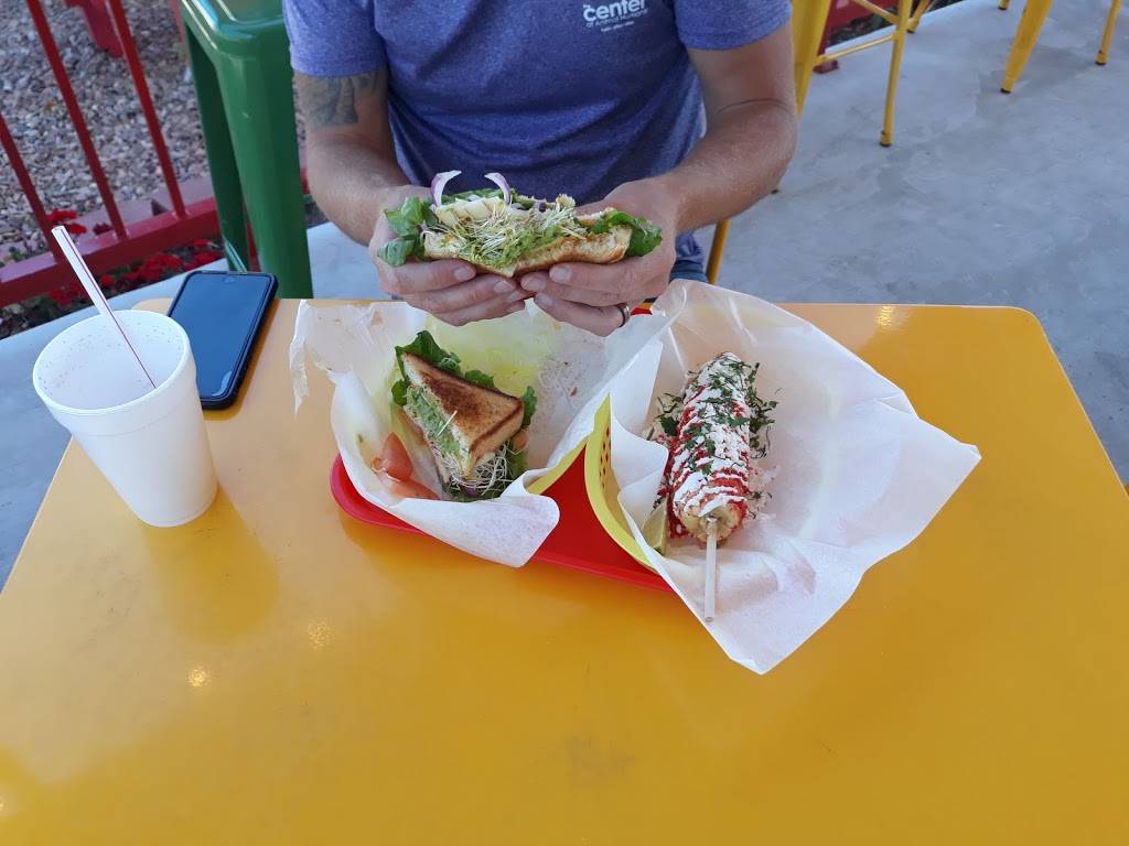 Burques Burgers and Dawgs | restaurant | 2025 Ridgecrest Dr SE, Albuquerque, NM 87108, USA | 5055082630 OR +1 505-508-2630